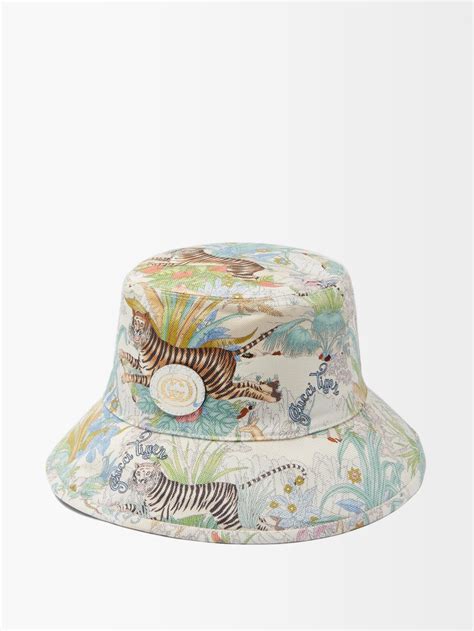 gucci tiger print bucket hat.